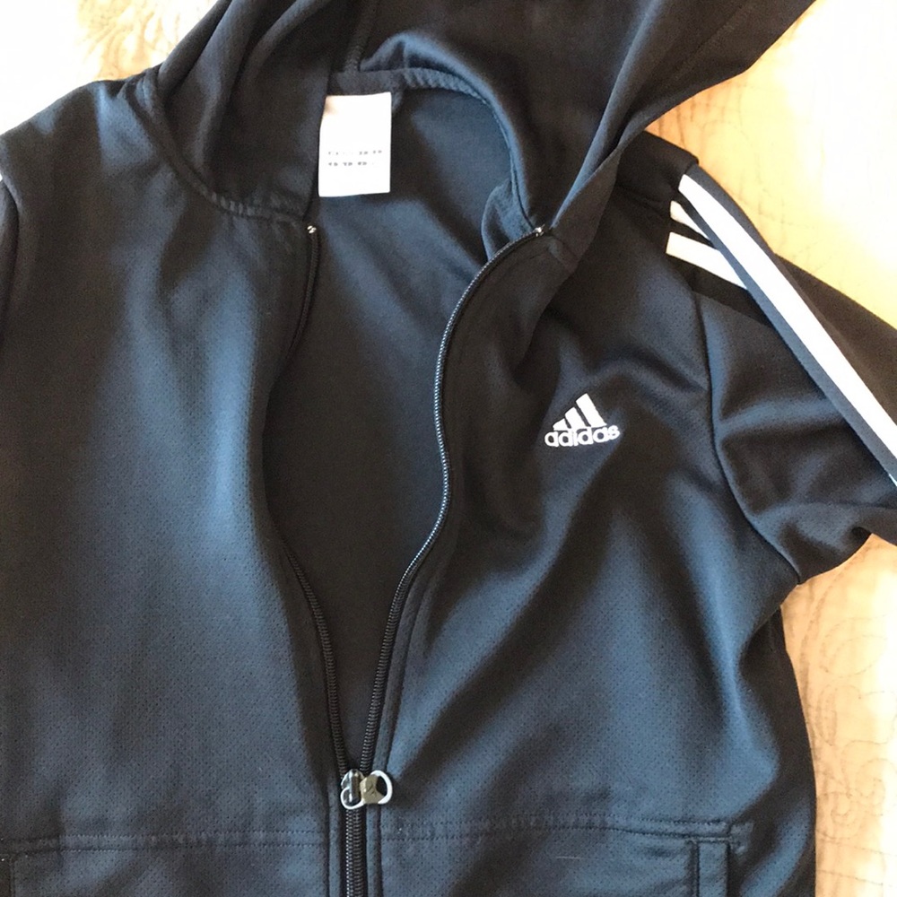 ☀️Adidas zip up☀️